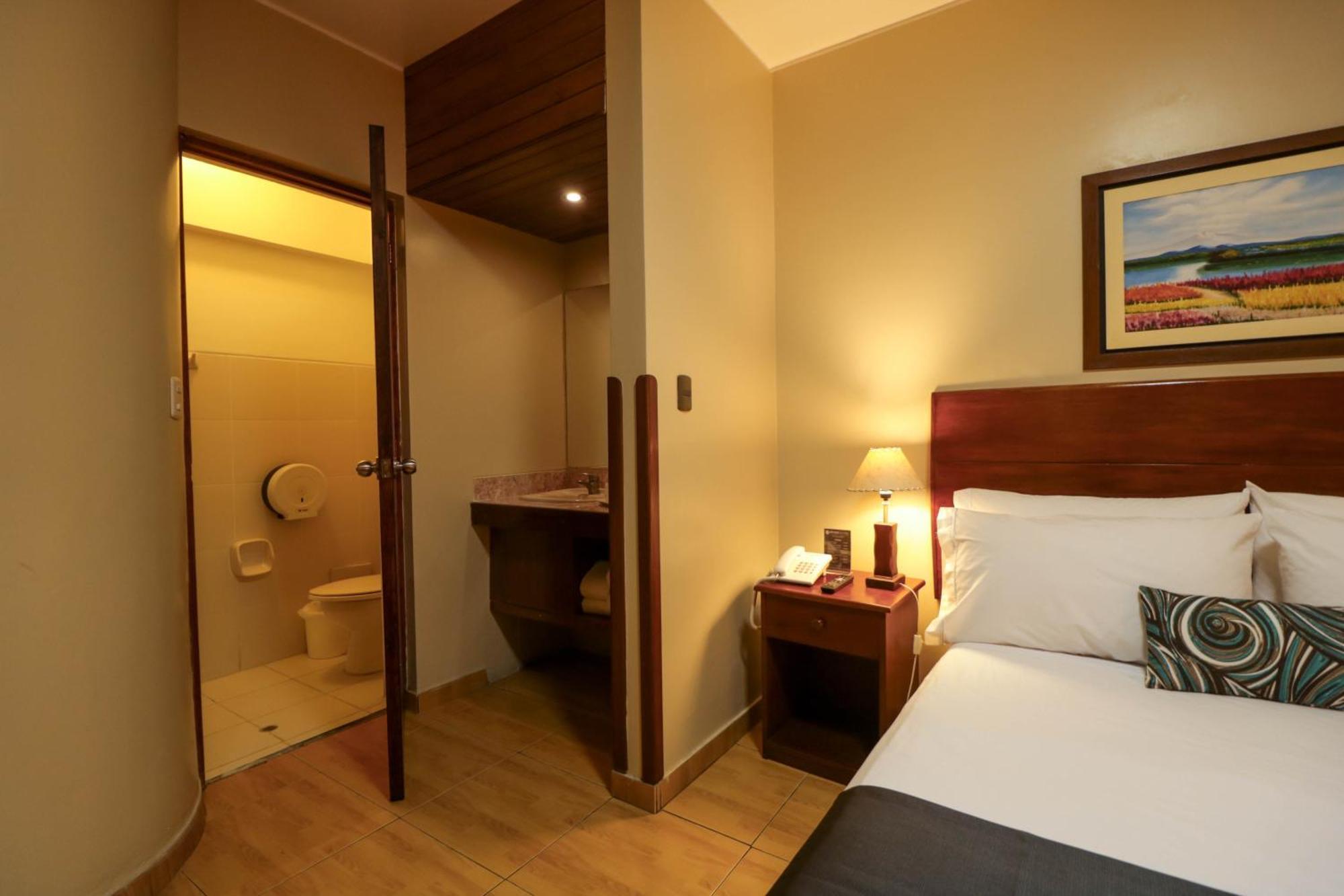 Epiqus Hotel Lima Exterior photo